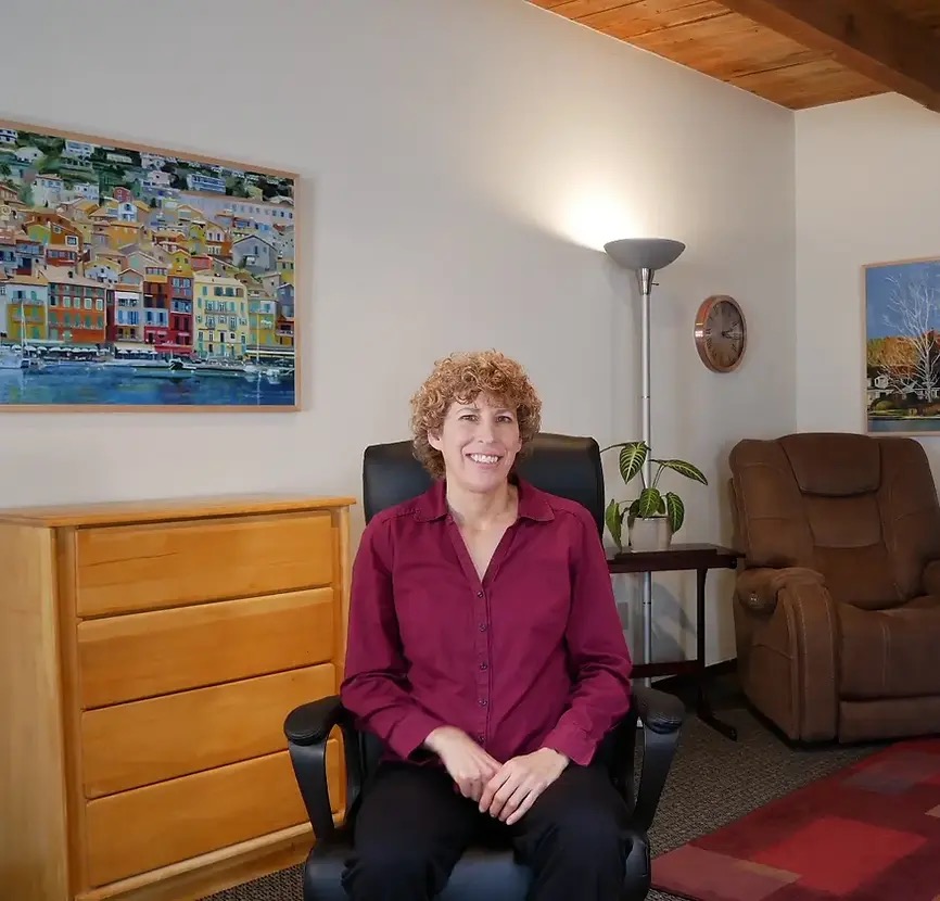 Anat Weinstein, C.Ht., in her Albuquerque hypnotherapy practice